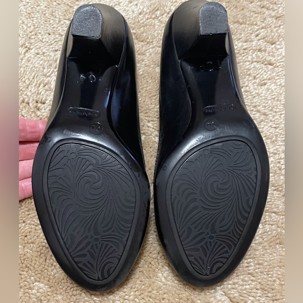 Nurture Black Heels - Picture 8 of 10